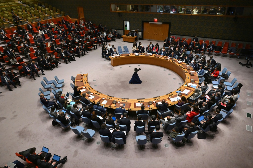 مجلس الأمن التابع للأمم المتحدة يجتمع بشأن اقتراح لوقف إطلاق النار في غزة والتصويت على اتفاق الرهائن في مقر الأمم المتحدة في نيويورك، في 22 مارس، 2024. (أ ف ب)   