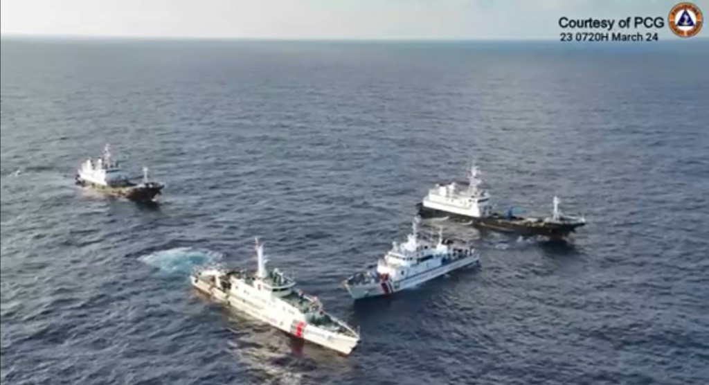 لقطة مأخوذة من فيديو نشره في 23 آذار/مارس 2024 خفر السواحل الفيلبيني (أ ف ب)   