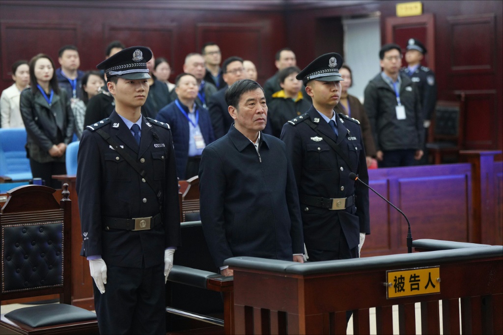 حُكم على رئيس الاتحاد الصيني السابق لكرة القدم شويوان تشن بالسجن مدى الحياة(أ ف ب)   