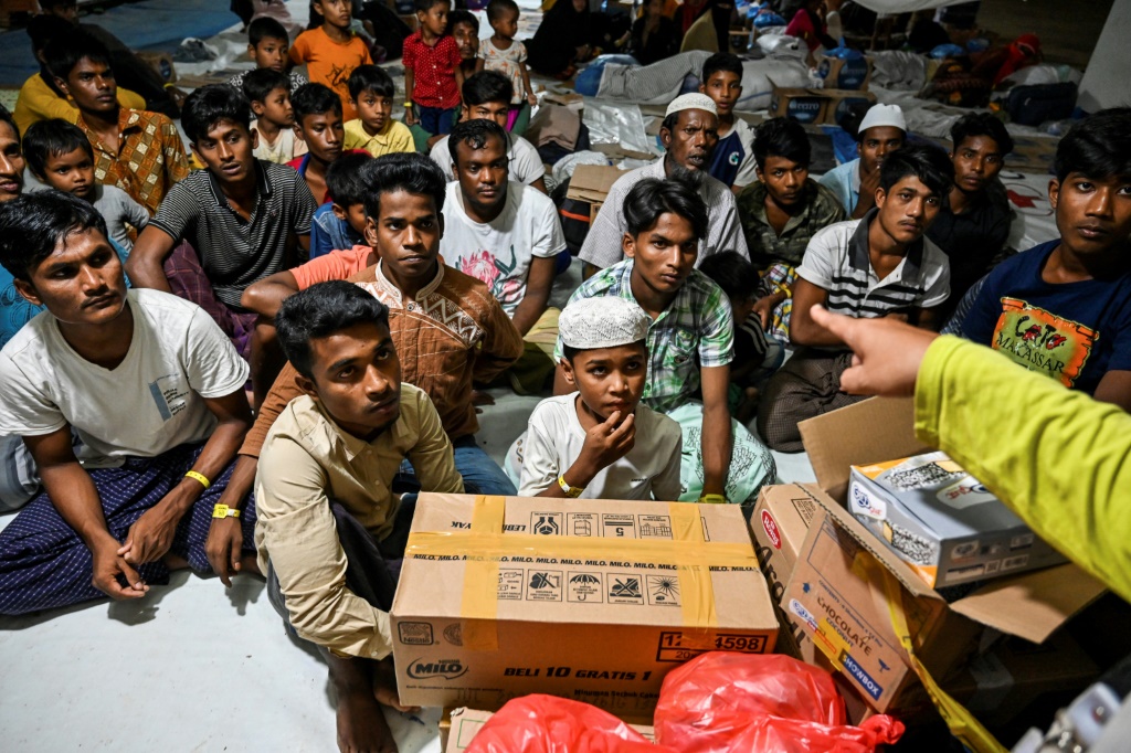 تم طرد مئات الآلاف من الروهينجا إلى بنجلاديش في حملة قمع تخضع الآن لتحقيق الأمم المتحدة في الإبادة الجماعية (أ ف ب)   