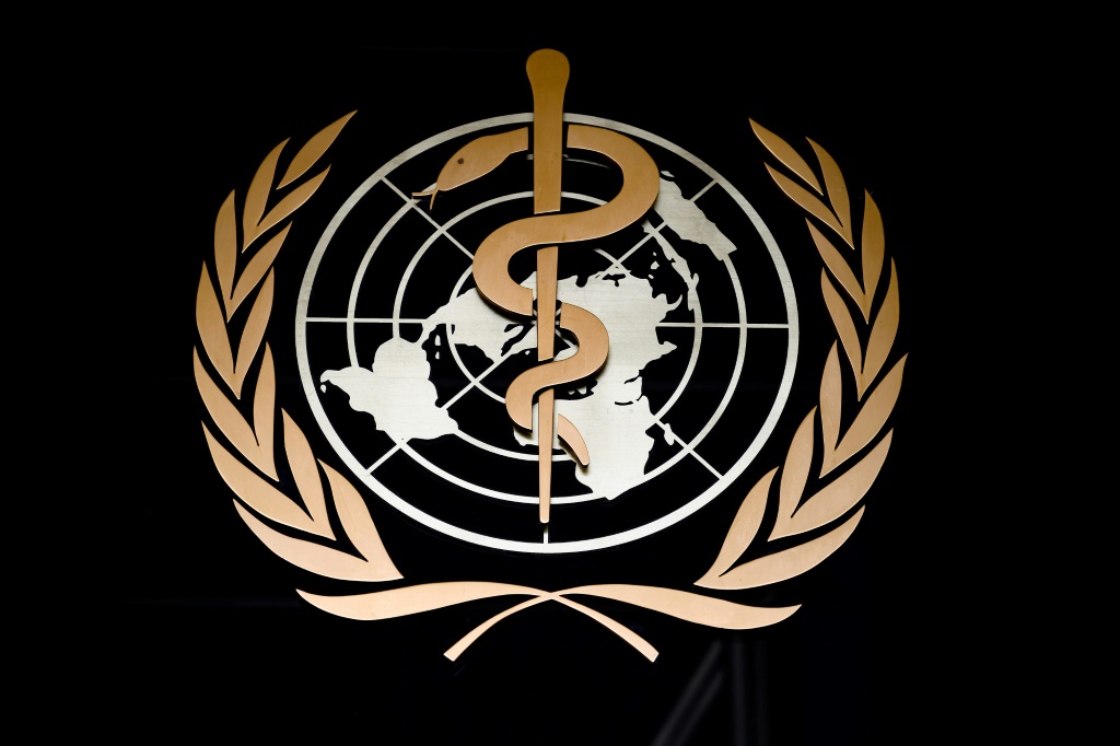 صورة التقطت في 9 آذار مارس 20202 لشعار منظمة الصحة العالمية عند مدخل مقرها في جنيف (ا ف ب)