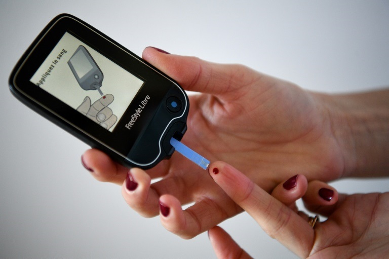 اختبار لقياس مستوى السكر بالدم (أ ف ب)