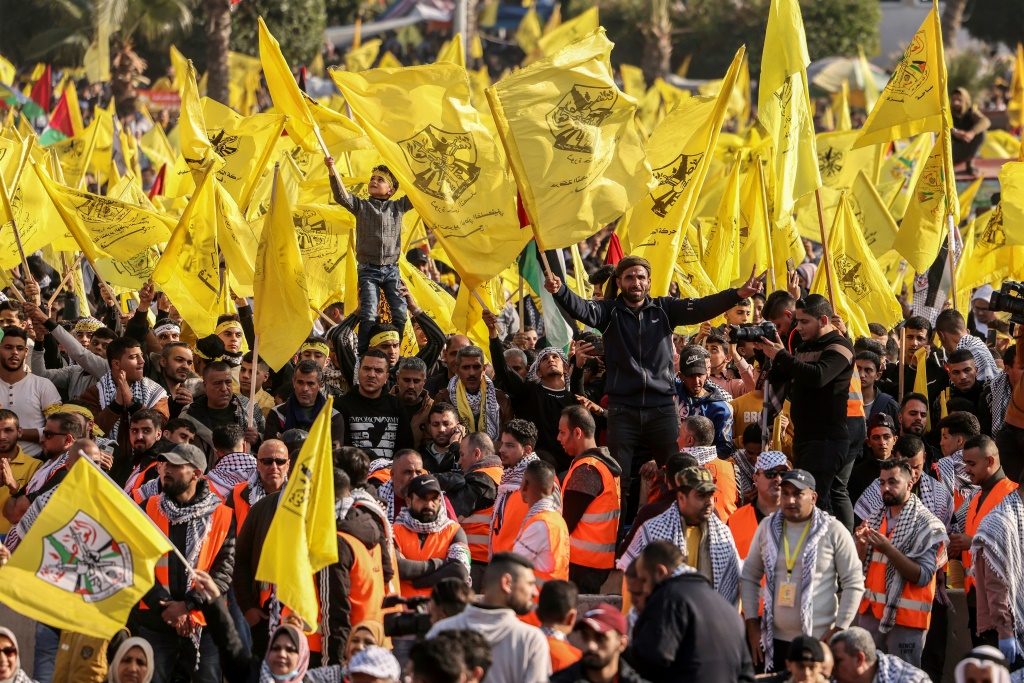 نظمت وقفة ضمت مئات الفلسطينيين في مدينة رام الله وسط الضفة، بدعوة من القوى والفصائل الوطنية (ا ف ب)