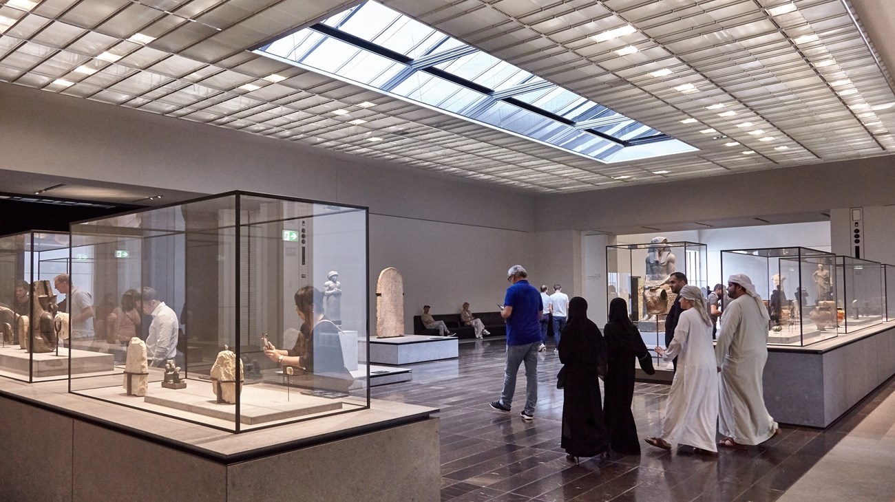 استكشفي أماكن الجذب الفنية في أبوظبي.. متاحف ومعارض عليك زيارتها (زهرة الخليج)