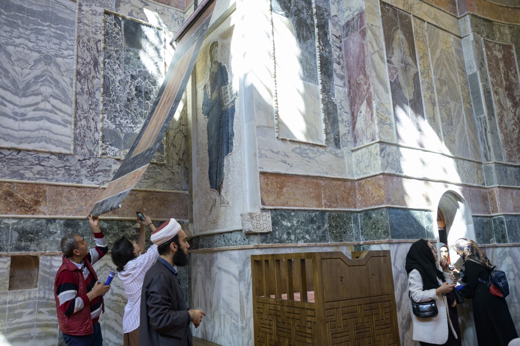 أعيد افتتاح الكنيسة والمتحف الأرثوذكسي السابق في إسطنبول كمسجد (أ ف ب)   