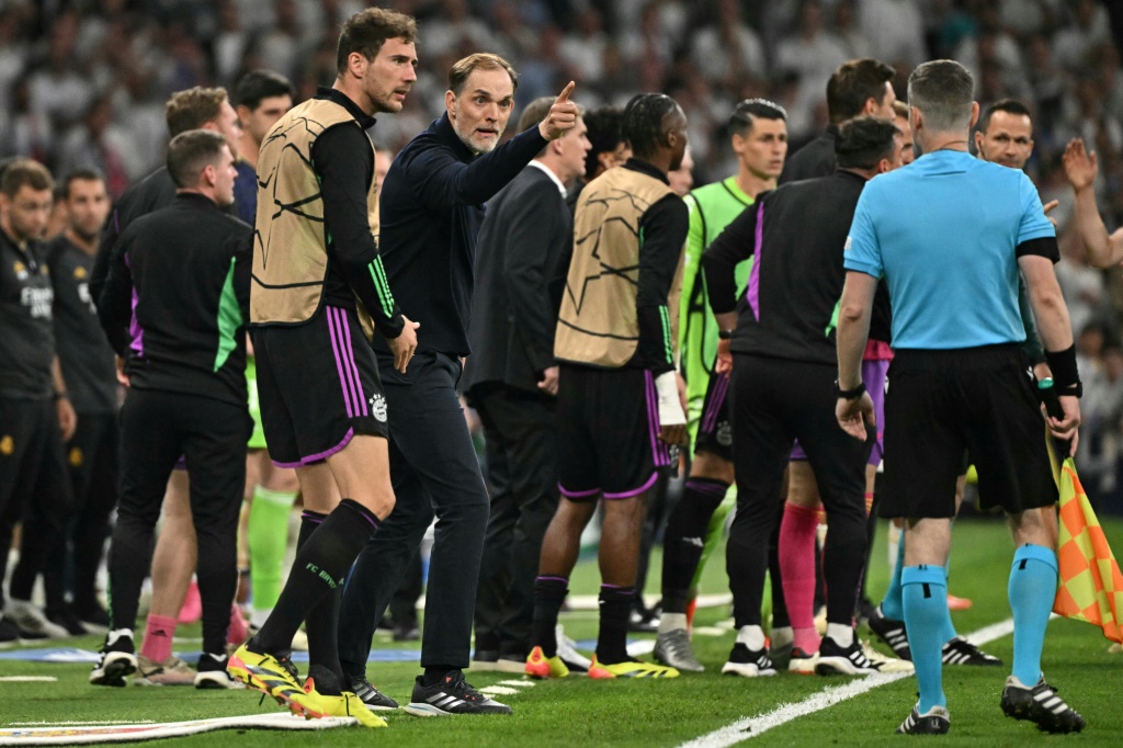 مدرب بايرن ميونيخ توماس توخل يعترض على حكم المواجهة مع ريال مدريد (ا ف ب)