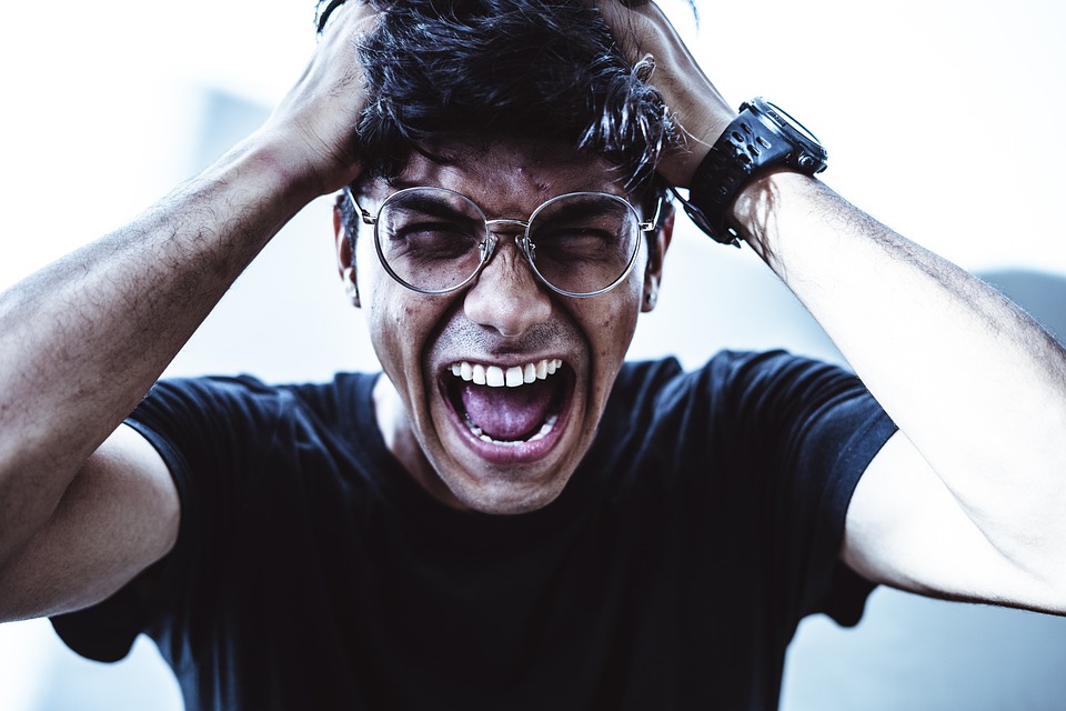 هل تشعر بالغضب دائما بدون سبب؟ (بيكسباي)