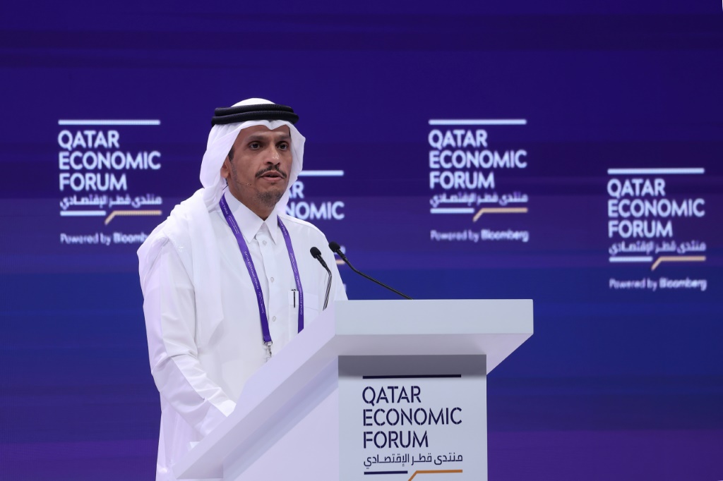 رئيس الوزراء القطري الشيخ محمد بن عبدالرحمن آل ثاني خلال منتدى قطر الاقتصادي في الدوحة في 14 أيار/مايو 2024 (ا ف ب)