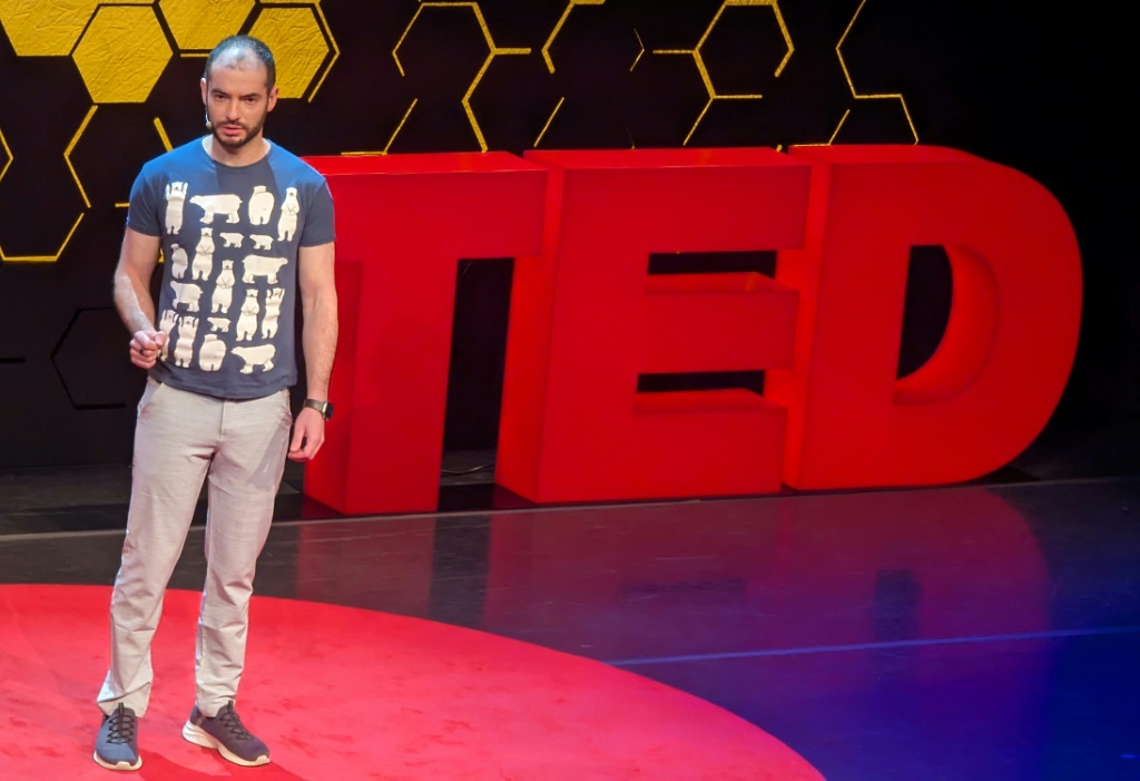 المشارك في تأسيس "اوبن ايه آي" إيليا سوتسكيفر خلال مؤتمر "تيد ايه آي" TED AI في سان فرانسيسكو بتاريخ 17 تشرين الأول/أكتوبر 2023 (ا ف ب)