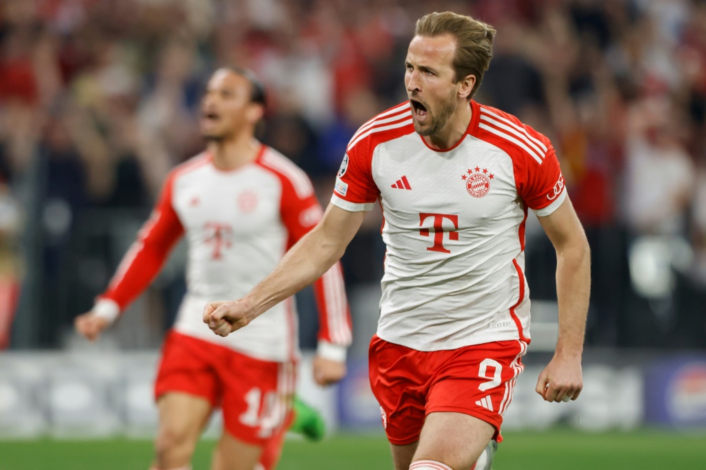  الإنكليزي هاري كاين مهاجم بايرن ميونيخ يحتفل بهدفه في مرمى ريال مدريد الإسباني (2-2) الثلاثاء في ذهاب نصف نهائي دوري أبطال أوروبا لكرة القدم (ا ف ب)