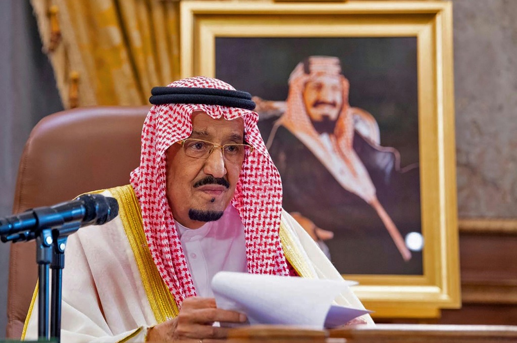 صورة وزعها الديوان الملكي السعودي بتاريخ 19 آذار/مارس 2020 تظهر الملك سلمان لدى القائه خطابا في الرياض (ا ف ب)