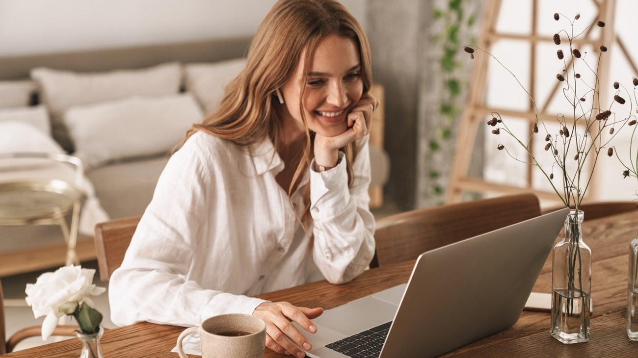 أضرار الوقوف طوال اليوم مماثلة للجلوس لفترات طويلة.. كيف تحمي نفسك؟ (زهرة الخليج)