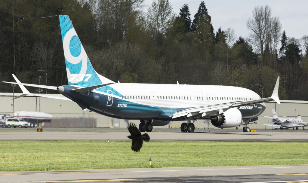 انخفضت أسهم شركة Boeing بعد أن خفض المدير المالي للشركة توقعاتها النقدية (أ ف ب)   