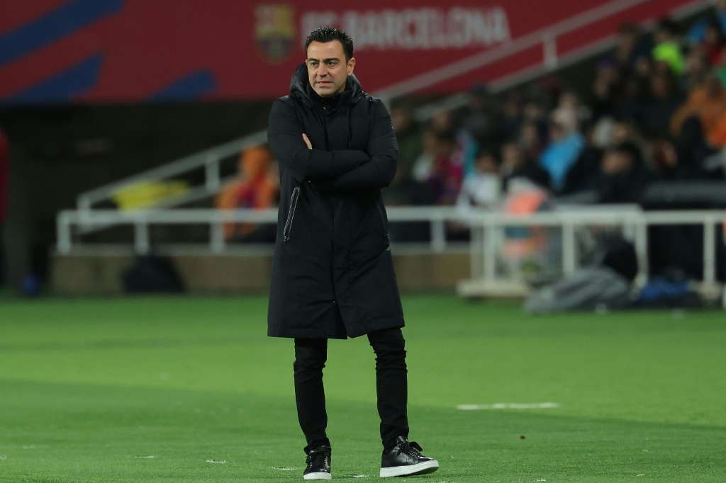 تشافي هرنانديس مدرب برشلونة خلال مواجهة فالنسيا في الدوري الإسباني لكرة القدم. برشلونة، 19 نيسان/أبريل 2024 (ا ف ب)