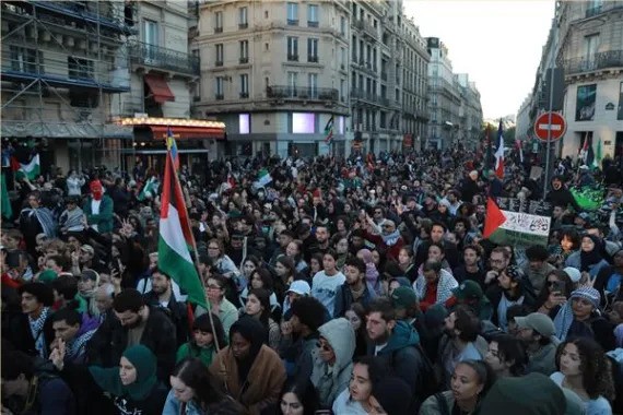 مظاهرة داعمة للفلسطينيين في باريس (الأناضول)