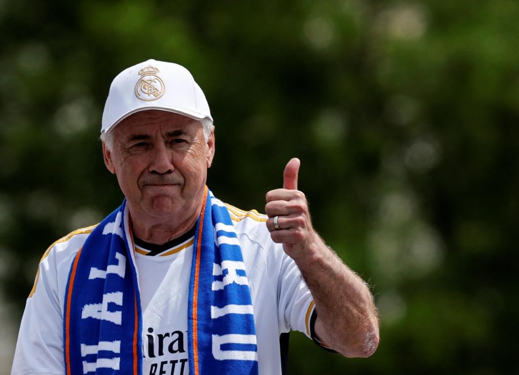 يقترب الايطالي كارلو أنشيلوتي مدرب ريال مدريد الاسباني من تحقيق ثنائية دوري أبطال اوروبا لكرة القدم والدوري الاسباني (ا ف ب)