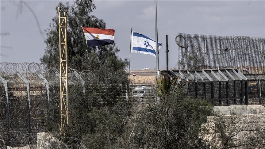 وفق المصدر "انتهى اجتماع ثلاثي بالقاهرة ضم الوفد الأمني المصري ووفود الولايات المتحدة وإسرائيل (الاناضول)