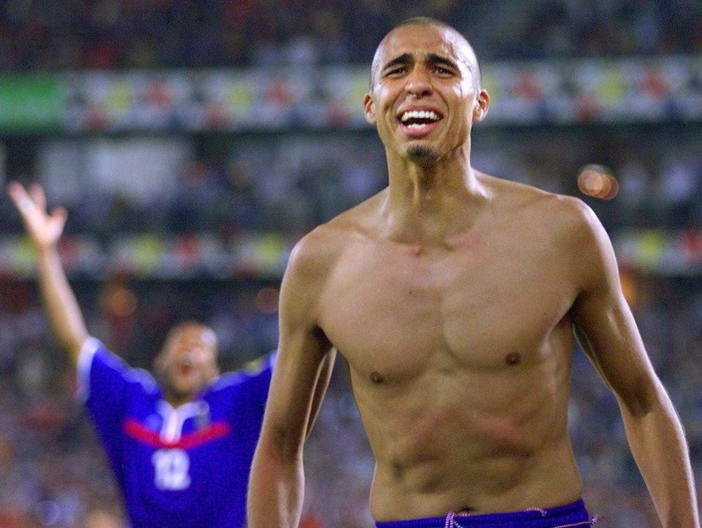  سجّل تريزيغيه هدف الفوز الذهبي لفرنسا في مرمى إيطاليا في نهائي كأس أوروبا 2000 (ا ف ب)