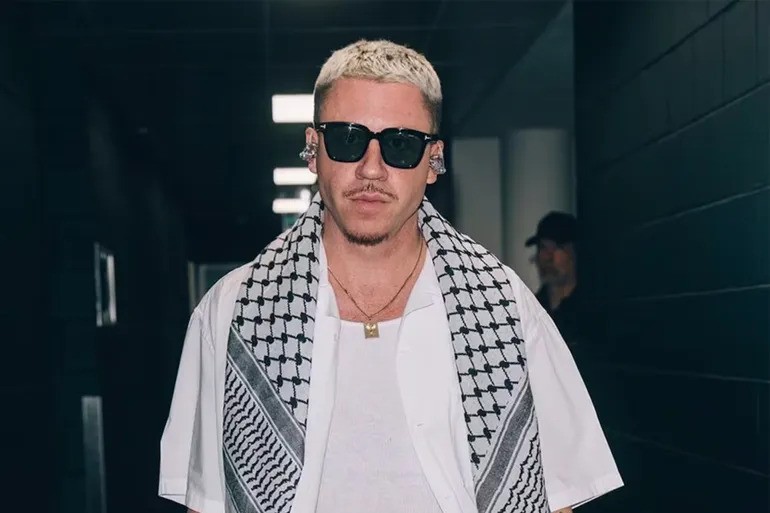 مغني الراب الأميركي ماكليمور أعلن تأييده لفلسطين منذ اندلاع الحرب الإسرائيلية على غزة في أكتوبر/تشرين الأول 2023 (مواقع التواصل الاجتماعي)
