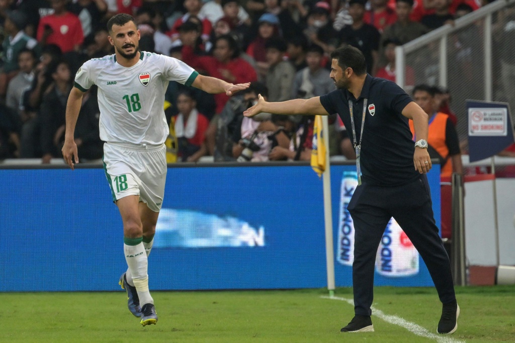 سجّل أيمن حسين ركلة جزاء وأهدر أخرى في مواجهة إندونيسيا (ا ف ب)