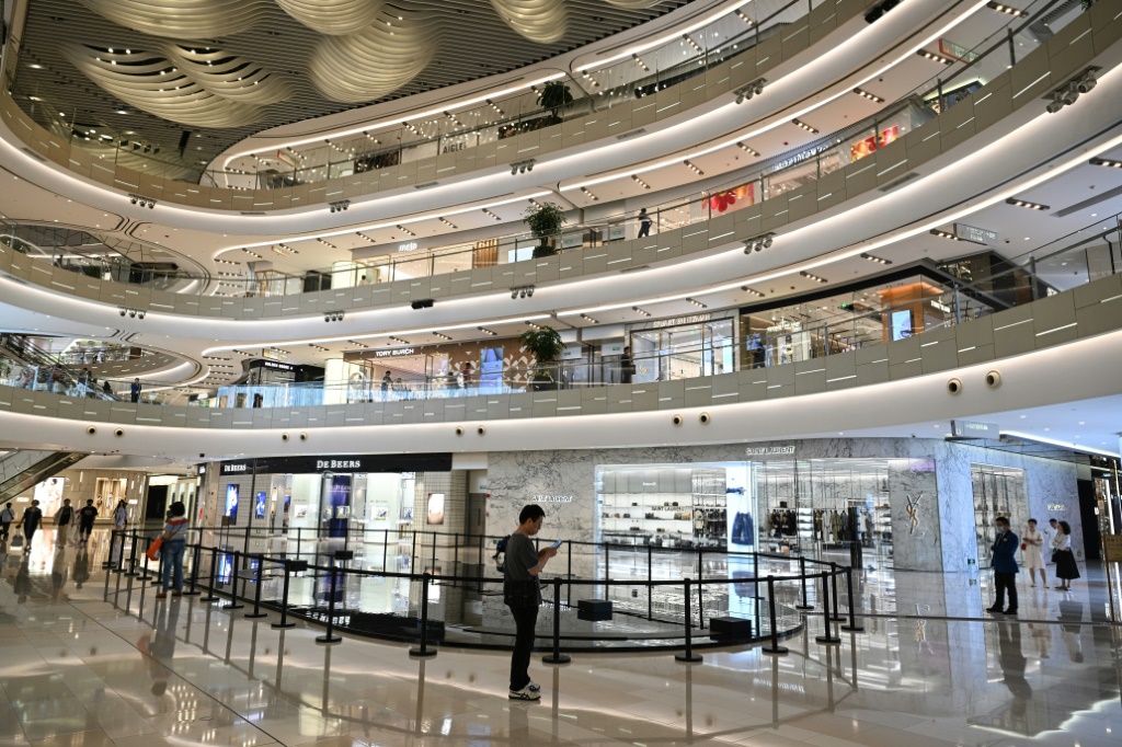 مركز تسوق في شنغهاي في 4 حزيران/يونيو 2024 (ا ف ب)