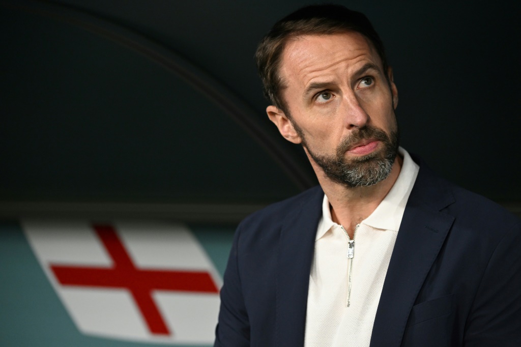 غاريث ساوثغيت مدرب إنكلترا قبل مواجهة ويلز في نهائيات كأس العالم 2022 لكرة القدم على ملعب أحمد بن علي. الريان، غربي الدوحة، 29 تشرين الثاني/نوفبمر 2022 (ا ف ب)