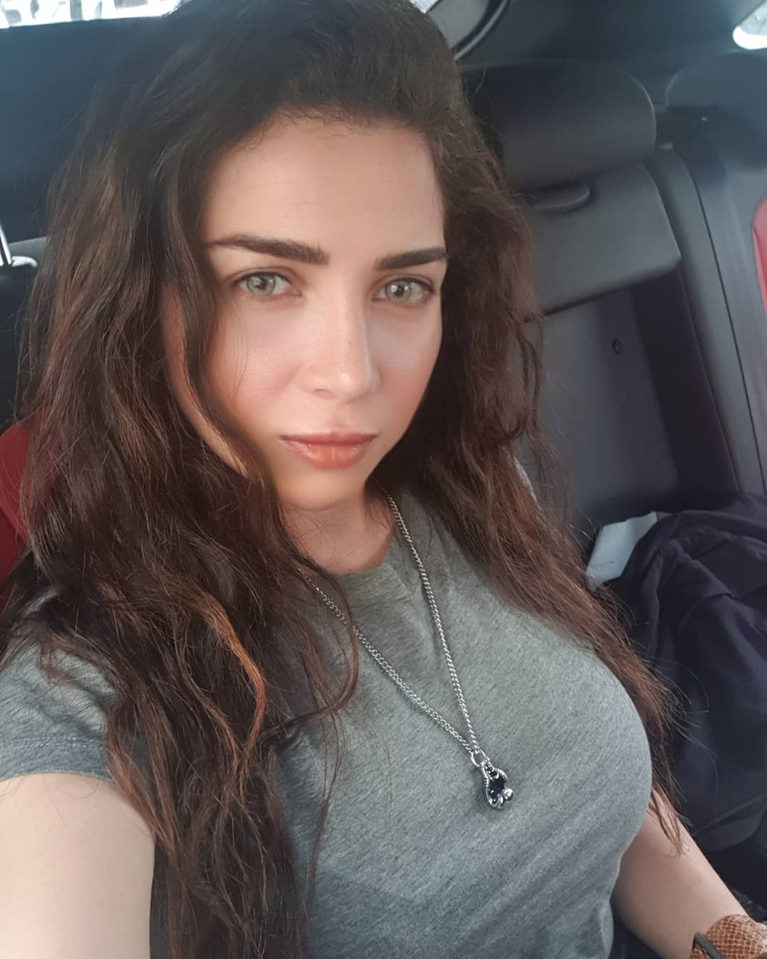 الفنانة مي عز الدين (صفحتها على أنستغرام)