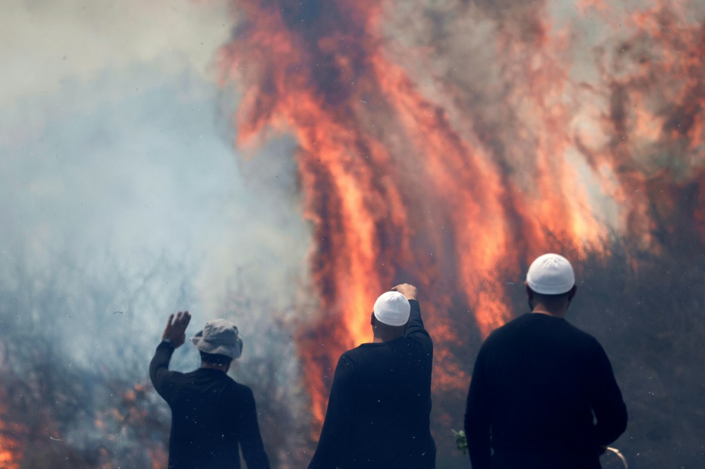 أعلن حزب الله  خلال الأشهر الماضية إسقاط أربع طائرات مسيرة اسرائيلية من نوع هيرمز 450 وهيرمز 900 (أ ف ب)