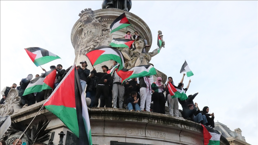 من أحد المظااهرات المؤيدة لفلسطين في فرنسا (الأناضول)