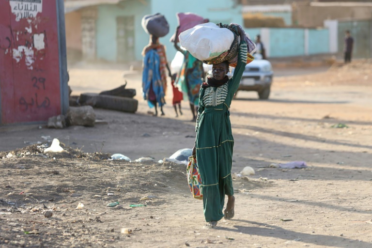 حرب السودان أدت الى تشريد الملايين من الشعب السوداني (أ ف ب)