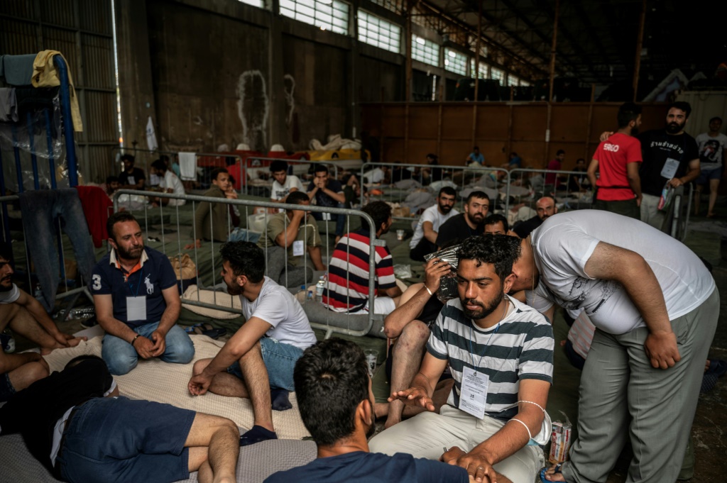 ومن بين الناجين البالغ عددهم 104، قدم 53 شكوى جنائية (أ ف ب)   