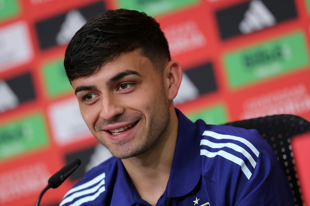 لاعب وسط منتخب اسبانيا بيدري خلال مؤتمر صحفي في مقر تدريب لا روخا قبل ايام من انطلاق كأس اوروبا 2024 في المانيا. 11 حزيران/يونيو 2024 (ا ف ب)