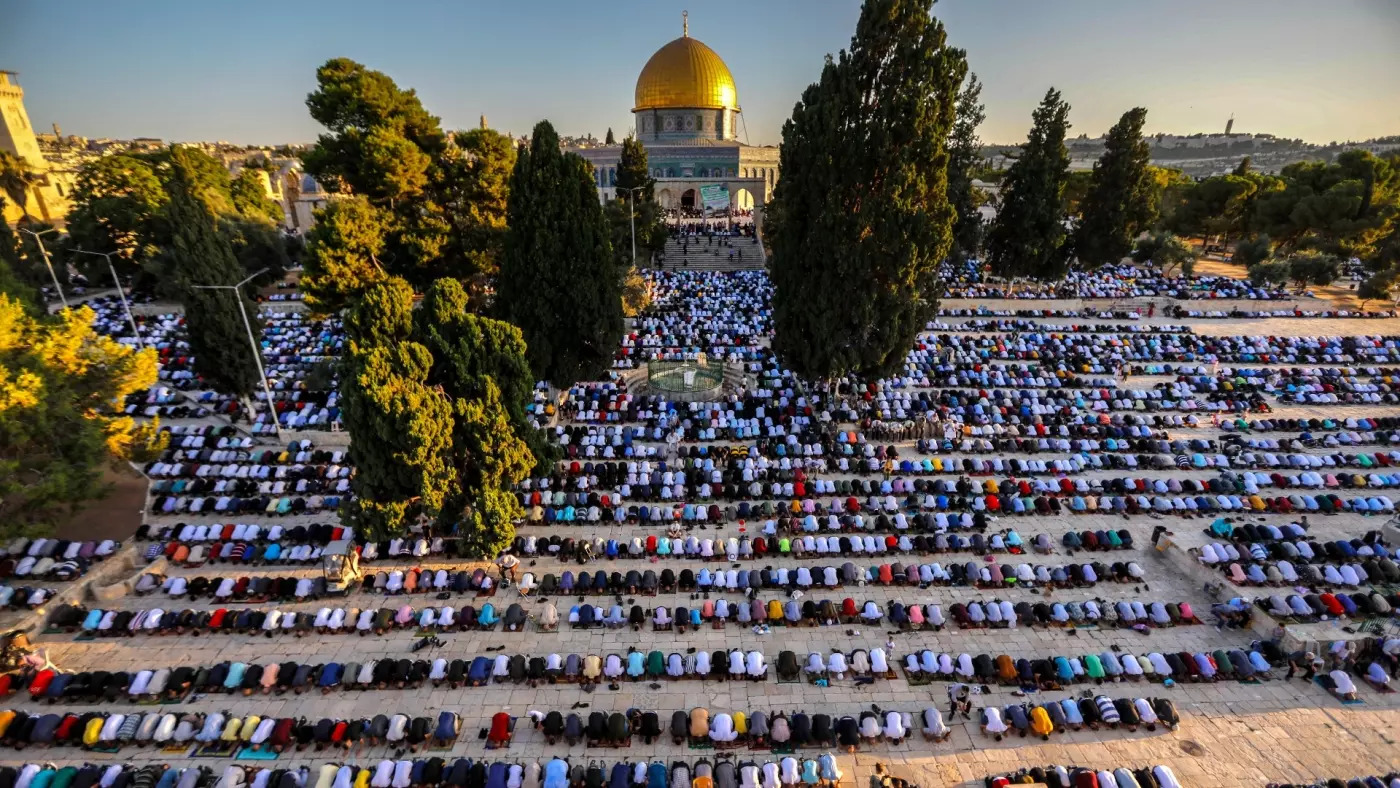 الفلسطينيون يؤدون صلاة عيد الأضحى بالمسجد الأقصى(أ ف ب)
