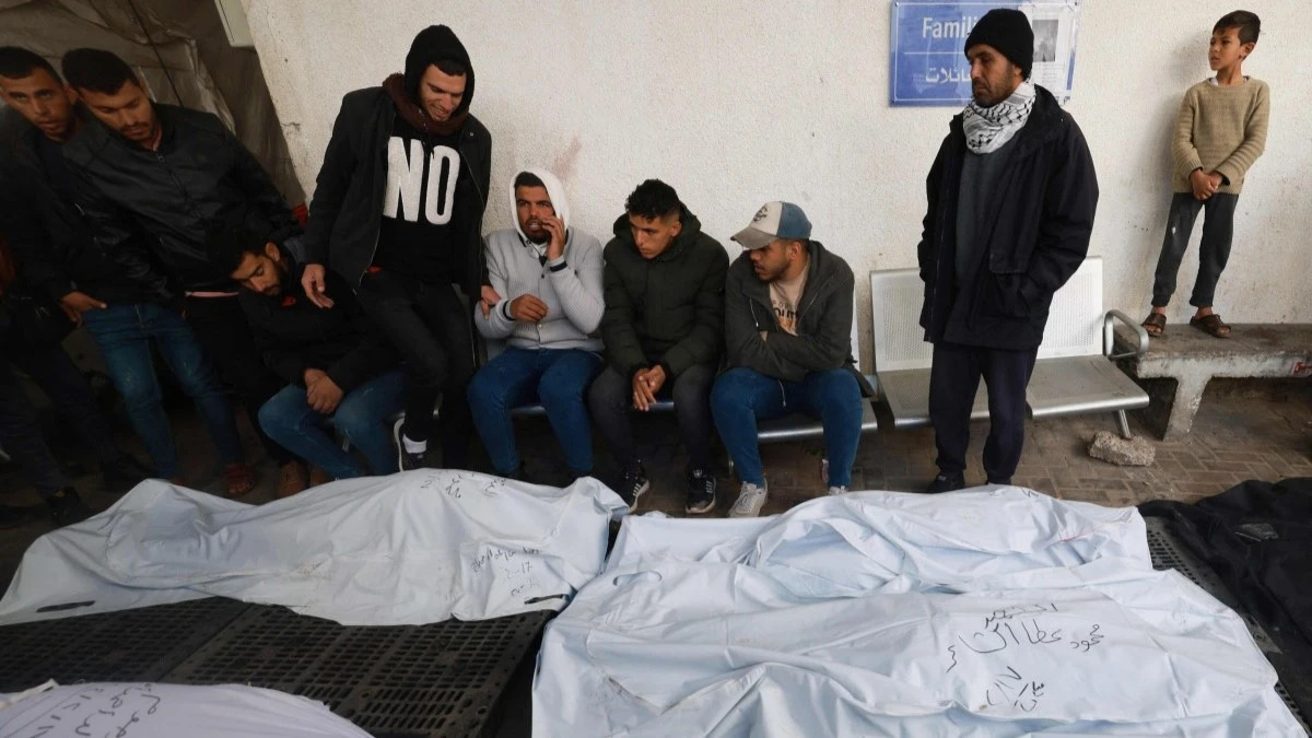 ارتفاع حصيلة الضحايا الفلسطينيين جراء الحرب التي تشنها إسرائيل منذ 7 أكتوبر/ تشرين الأول الماضي إلى “37 ألفا و551 شهيدا (أ ف ب) 