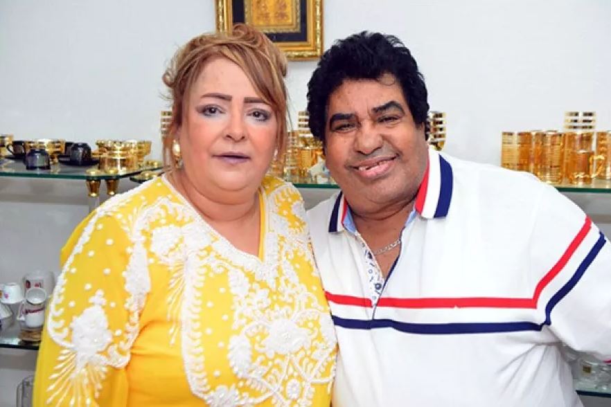 المطرب المصري أحمد عدوية وزوجته (مواقع التواصل)