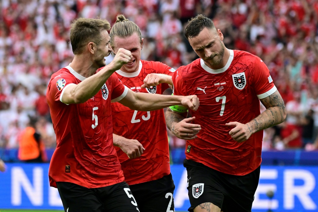 سجّل أرناوتوفيتش من نقطة الجزاء خلال فوز منتخب بلاده النمسا على حساب بولندا 3-1 (ا ف ب)
