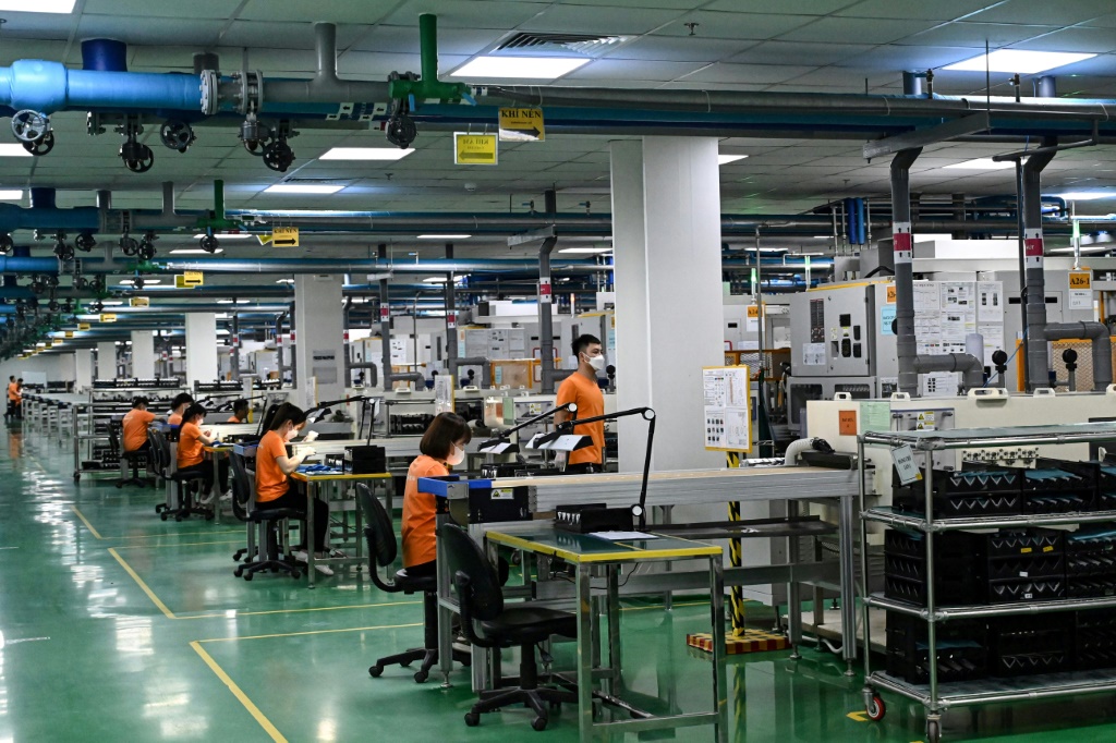 وتستهدف فيتنام، وهي مركز صناعي عالمي، نموا يتراوح بين ستة و6.5 بالمئة هذا العام (أ ف ب)   
