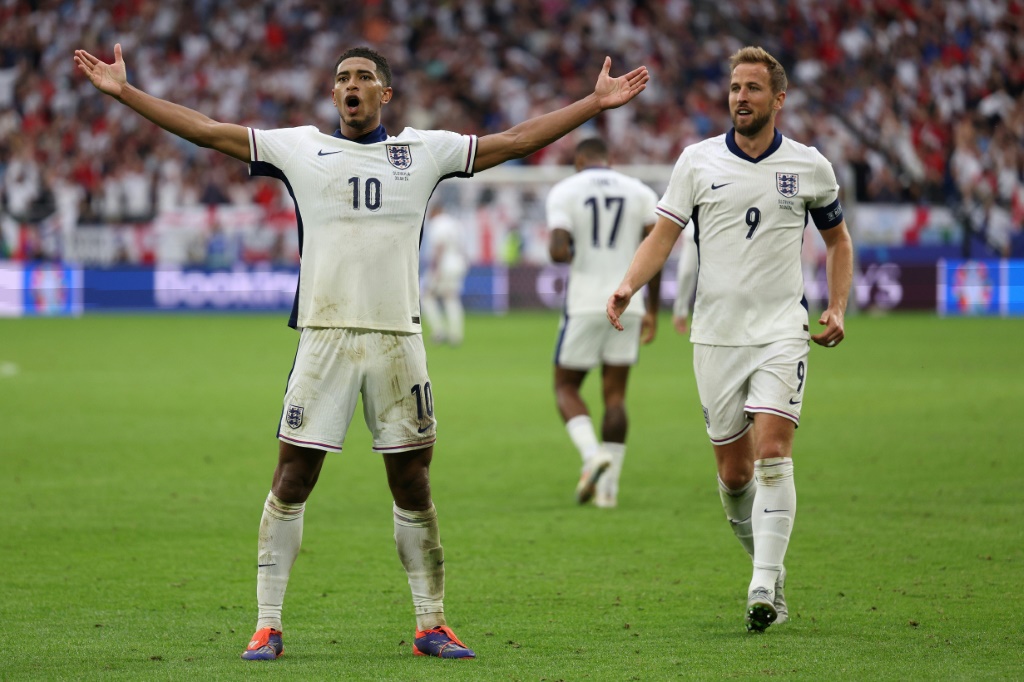 الإنكليزي جود بيلينغهام يحتفل بهدف التعادل أمام سلوفاكيا في ثمن نهائي كأس أوروبا 2024 لكرة القدم. 30 حزيران/يونيو 2024 (ا ف ب)