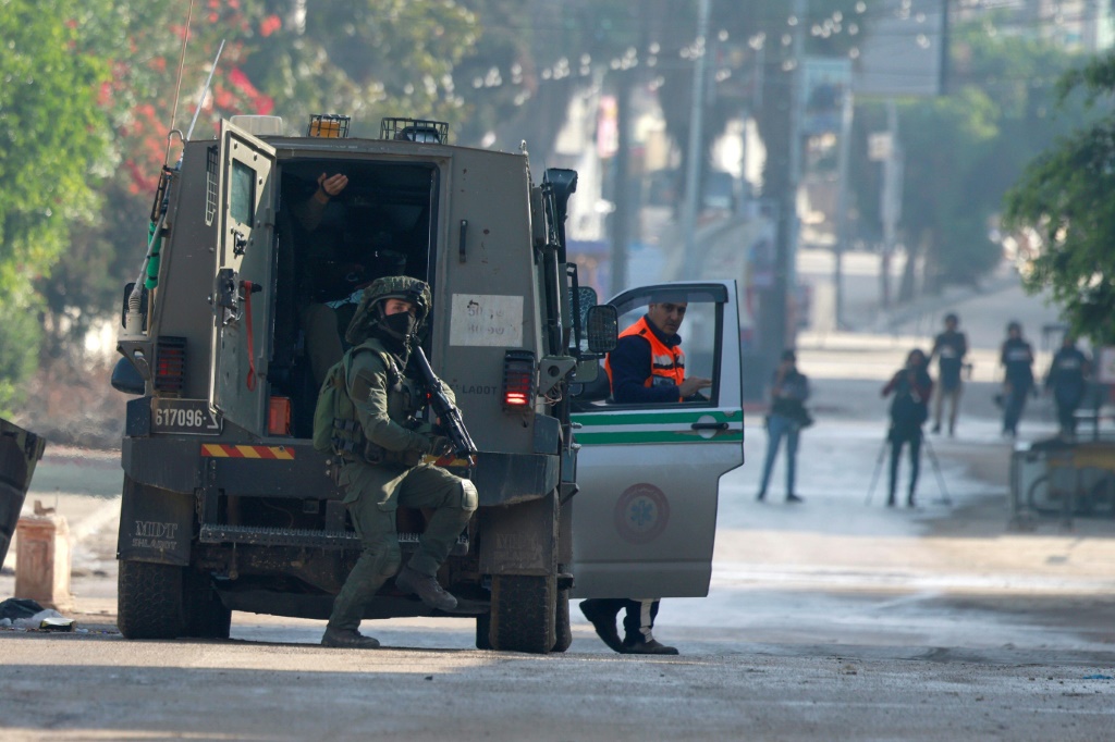 عادة يقتحم الجيش الإسرائيلي المدن والبلدات الفلسطينية بهدف اغتيال أو اعتقال ناشطين فلسطينيين يتهمهم بالمشاركة في أعمال تناهض الاحتلال (ا ف ب)