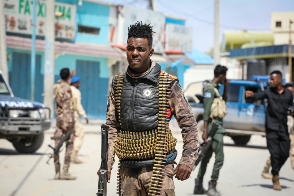 أضاف الضباط أن القتال سيستمر حتى تحرير آخر معقل للإرهابيين في مناطق ولاية جوبالاند (أ ف ب)