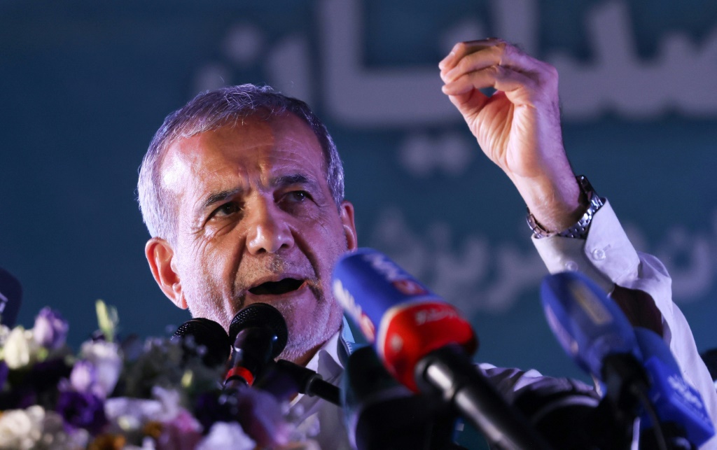 الرئيس الايراني الجديد مسعود بزشكيان (أ ف ب)