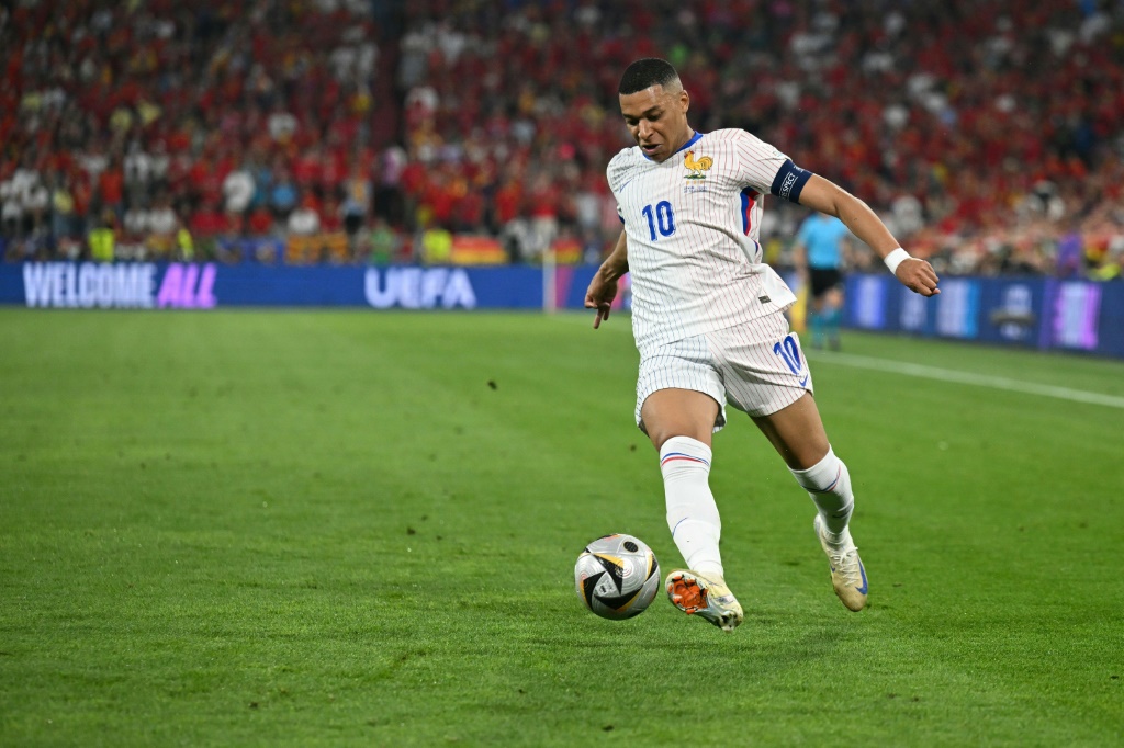 المهاجم الفرنسي كيليان مبابي في المباراة أمام إسبانيا، ضمن نصف نهائي كأس أوروبا 2024 لكرة القدم. ميونيخ في 9 تموز/يوليو 2024 (ا ف ب)