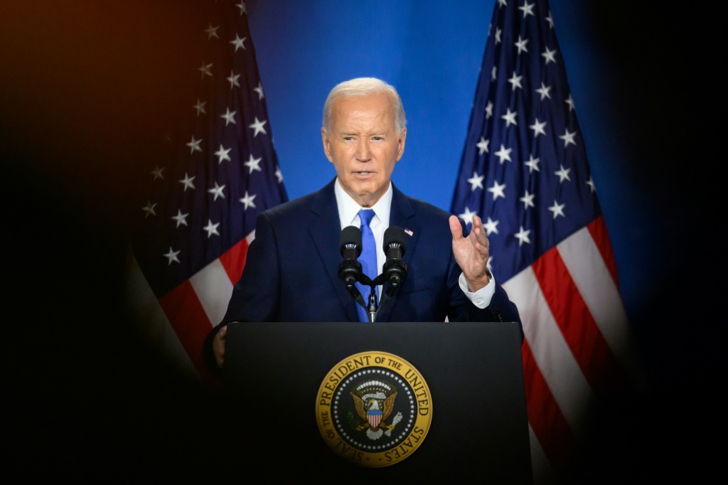 الرئيس الأميركي جو بايدن يتحدّث خلال مؤتمر صحافي في ختام القمة الخامسة والسبعين لحلف شمال الأطلسي في واشنطن العاصمة في 11 تموز/يوليو 2024 (ا ف ب)