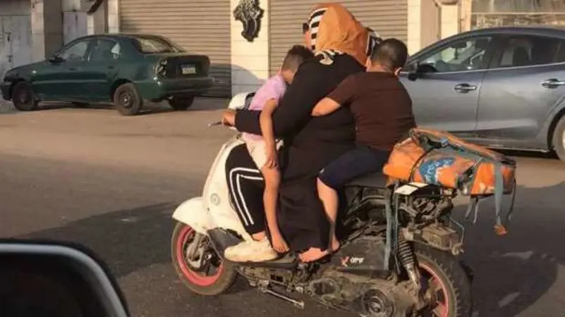 قالت إنها عندما رأت صورتها المتداولة على مواقع التواصل الاجتماعي انهارت من البكاء (مواقع التواصل)