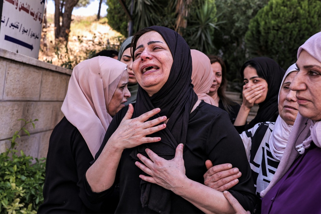 والدة أحمد رمزي سلطان تنعى ابنها (أ ف ب)   
