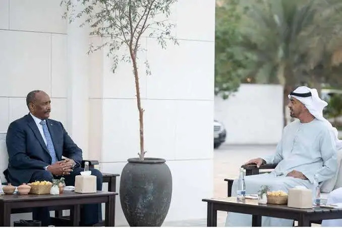 الشيخ محمد بن زايد والبرهان في لقاء سابق (وام)