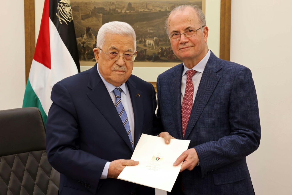 منذ تشكيل الحكومة الإسرائيلية الحالية عام 2022، تسارعت عملية إضعافها وسحب شرعية السلطة الفلسطينية (أ ف ب)