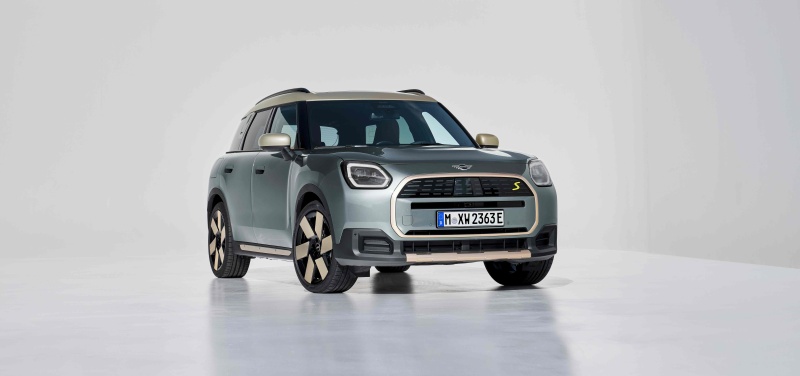 Mini Countryman تخطو خطوة نحو المستقبل: كهربائية، متكاملة، فاخرة (الرجل)