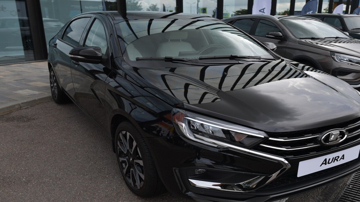  سيارات Lada Aura (سبوتنيك)