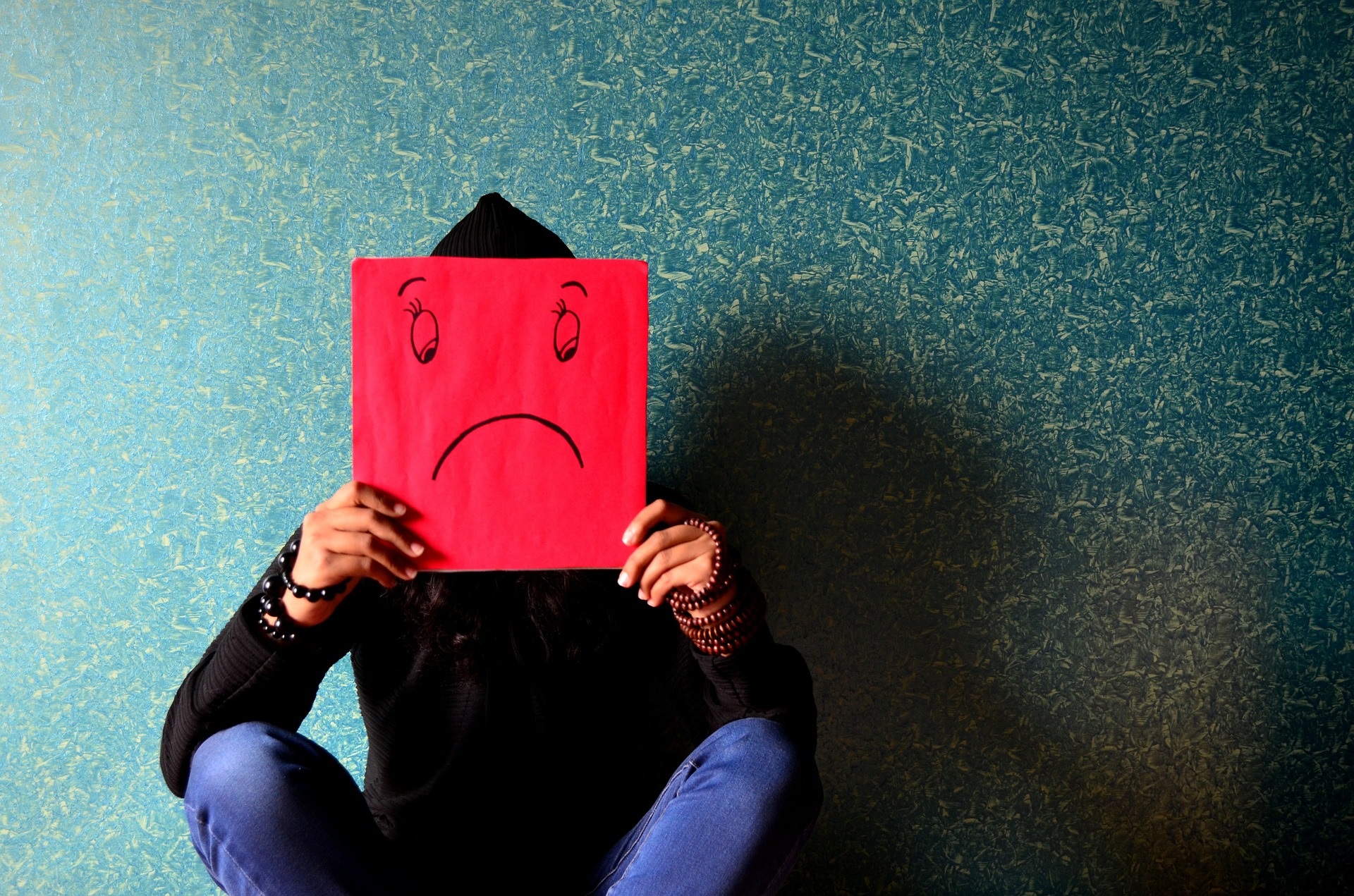القلق والاكتئاب يزيدان خطر الإصابة بالجلطات.. دراسة تحذر (بيكساباي)